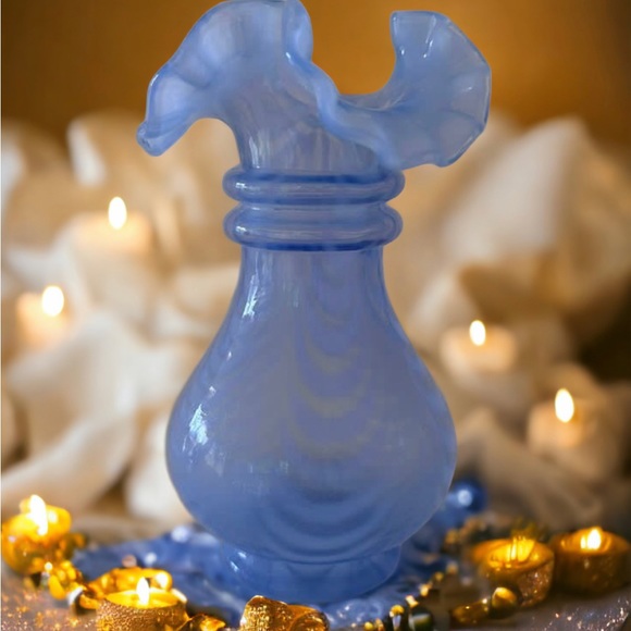 Vintage Provincial Blue Crimped Curtain Vase - Picture 1 of 10